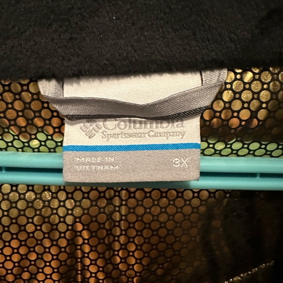 Women’s Columbia Winter Jacket - Picture 5 of 5